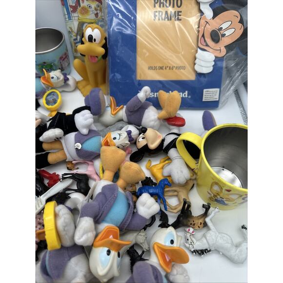 Vintage Toy Lot Disney Trinkets Amongst Others - Picture 3 of 8